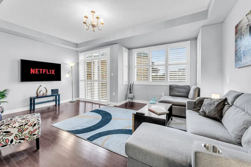 Spacious 4BR 5 BD Near YYZ | Weddings + Gas Stove - Image 1