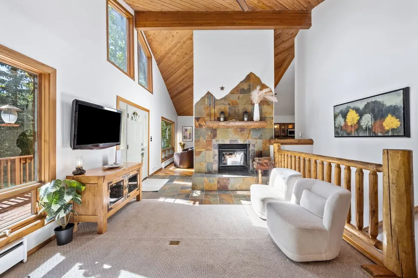 Nestled Inn Vacation Home Rental Evergreen - Trails, Views, Hot Tub, Skiing! - Image 1