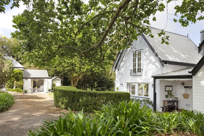Whimsical Romantic Retreat | Near Mapleton Falls - Image 1