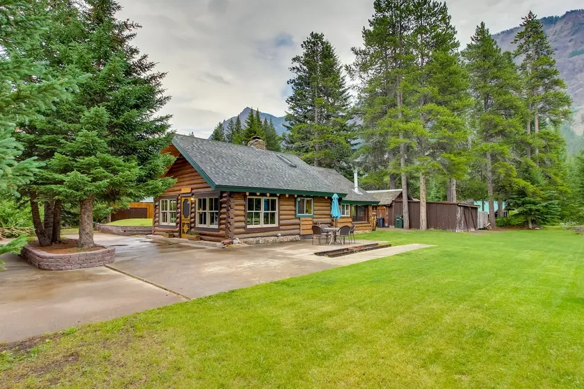 Creekside Silver Gate Getaway w/ Fireplace! - Image 1
