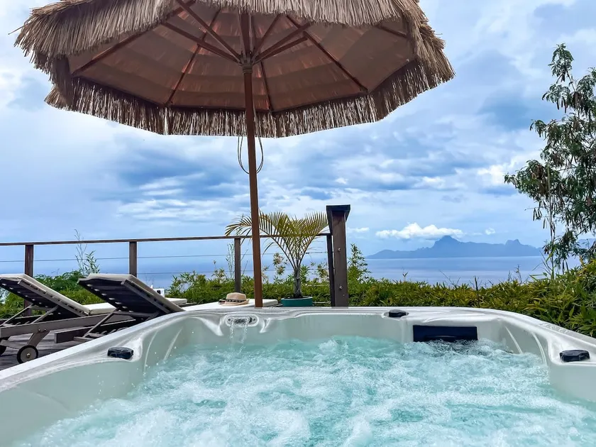 Bounty Lodge – Private hot tub and view - Image 1