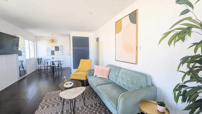 Bright Ocean View Home Near SoFi & LAX | Parking - Image 1