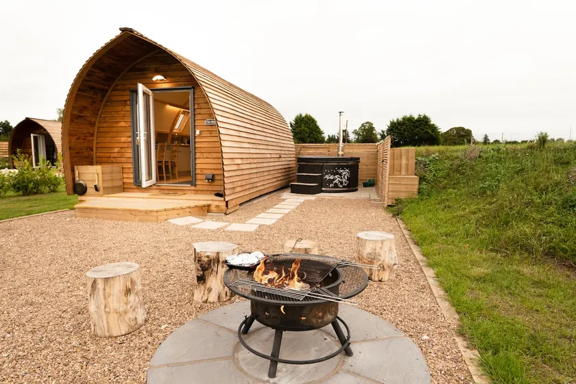 Cosy Cabin with Wood Fired Hot Tub - Image 1