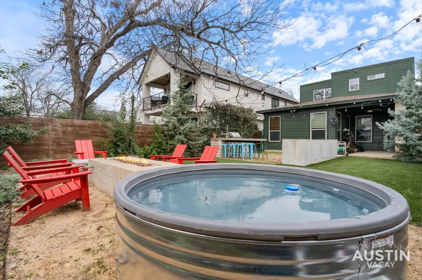 Stylish Retreat w Outdoor Oasis in Heart of Austin - Image 1