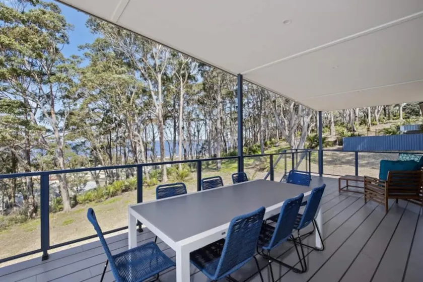 3-Bed Coastal Getaway with Direct Beach Access - Image 1