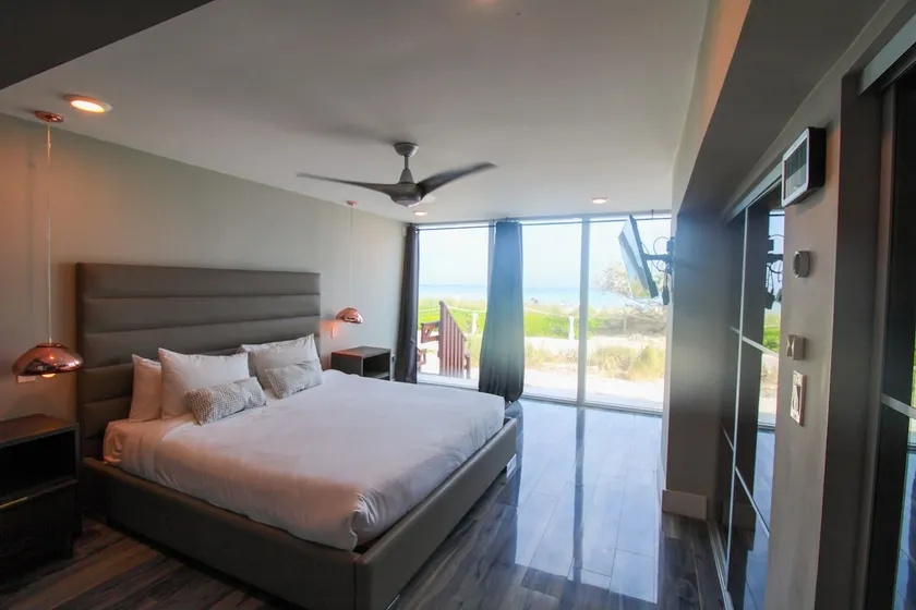 Castle BTH2 Beach Townhouse, Free Parking - Image 1