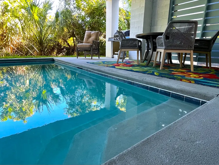 Sleep 20, Walk to Beach, Free Heated Pool, Elev - Image 1