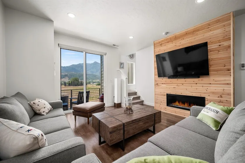 Snowbasin Chalet R5061 Ski EscapeFirepit Hot Tub - Image 1