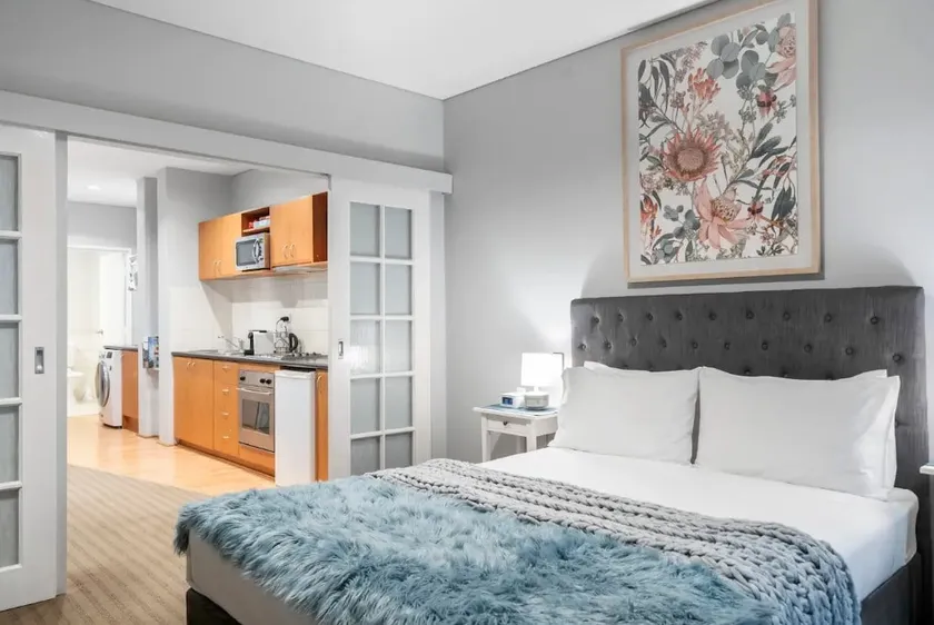 708 Enchanting Urban CBD Oasis 1BR & Balcony - Image 1