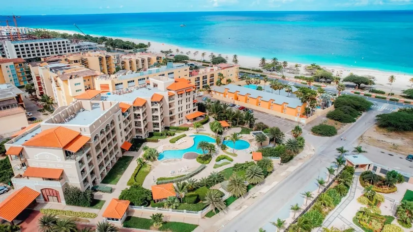 Luxury apartment facing Eagle Beach - Image 1