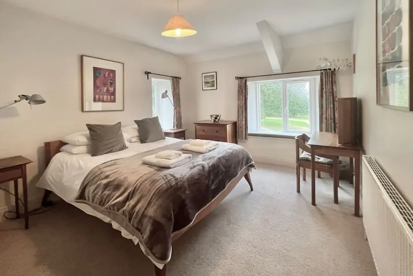 4Br Rural Stone Barn| Parking / Garden / Smart TV - Image 1