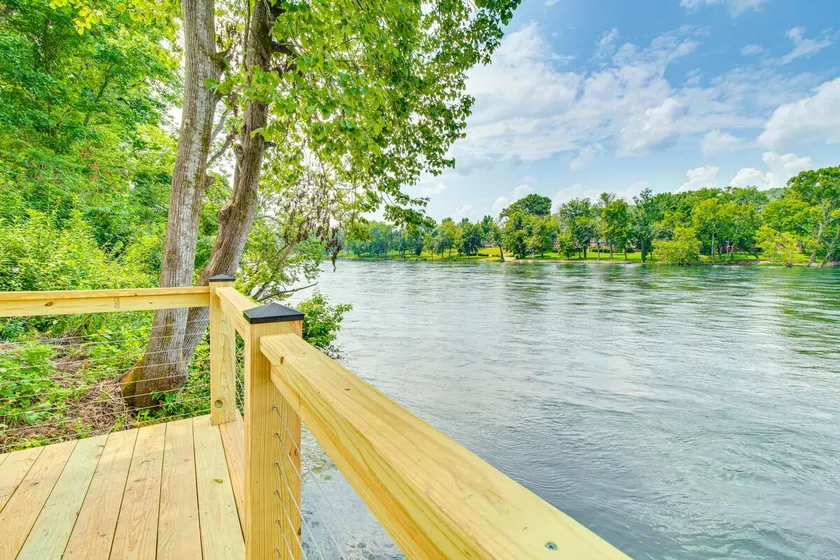 Flippin Home w/ Deck & Grill: Steps to White River - Image 1