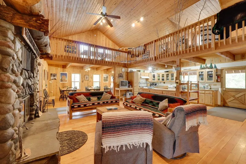 Pet-friendly House w/ Deck: Near Crater Lake! - Image 1