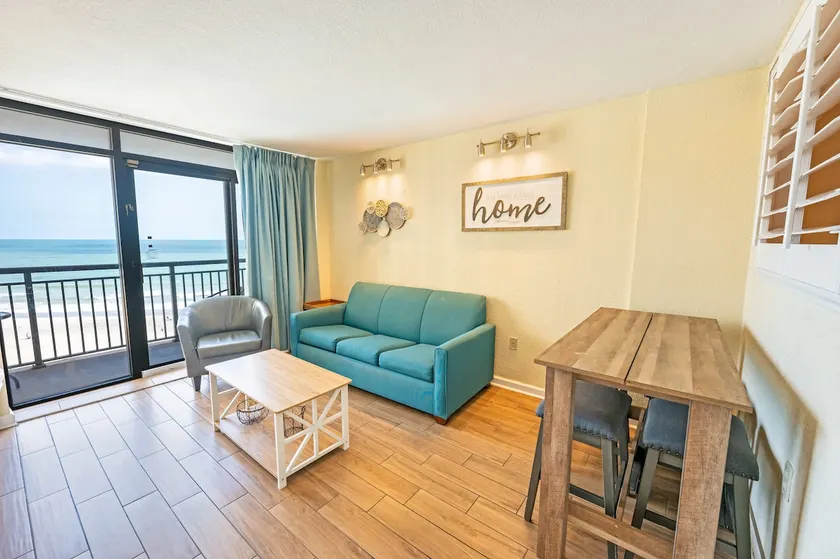 Front de mer luxueux avec carrelage et cuisine mise à jour - Image 1