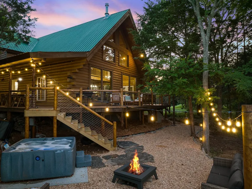 Real Log Cabin | Sleeps 32| Forest Views/360 Deck - Image 1