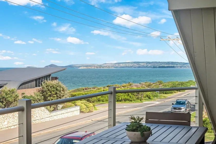 The Ark—Ocean Views & Coastal Ease - Image 1
