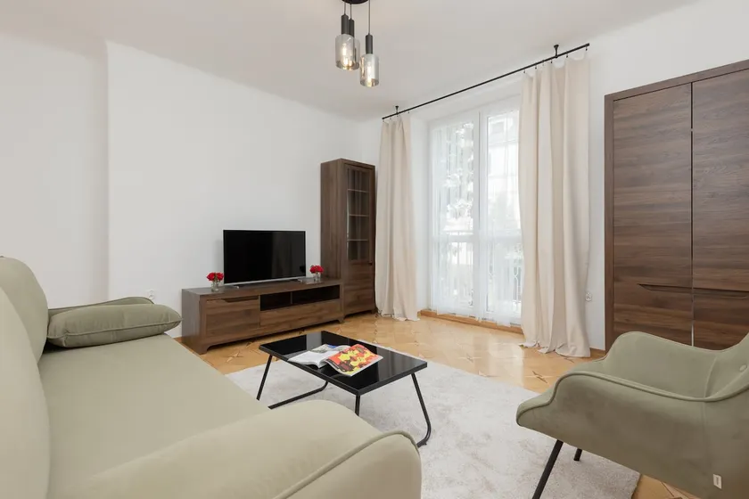 Spacious Apartment in Stary Mokotow | Bathtub - Image 1