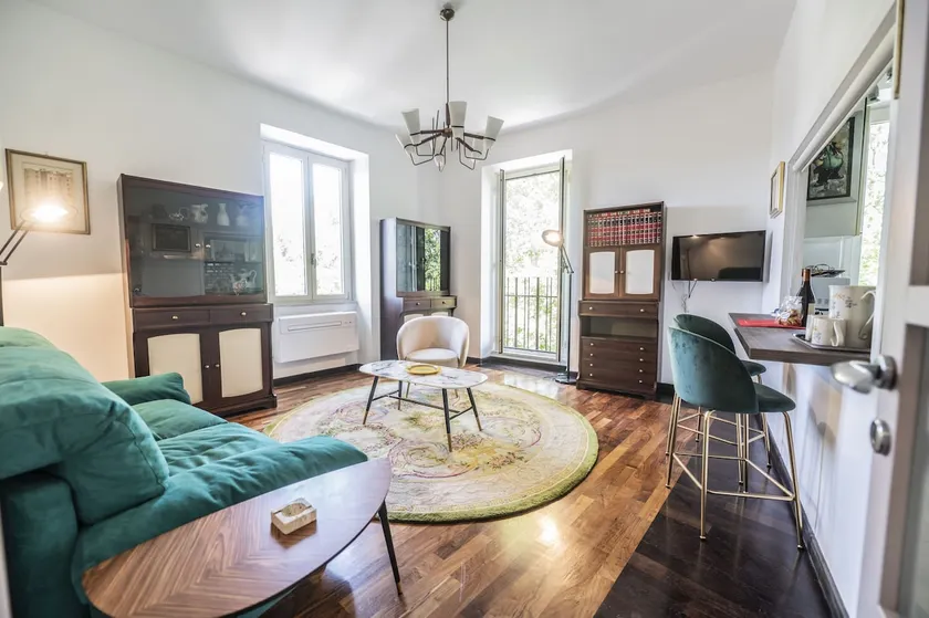 Testaccio Luminous and Large Apartment - Image 1