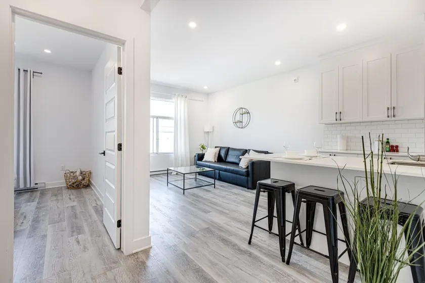 Le Mile End by M11 - Modern & Stylish 1BDR with Sofa Bed - Image 1