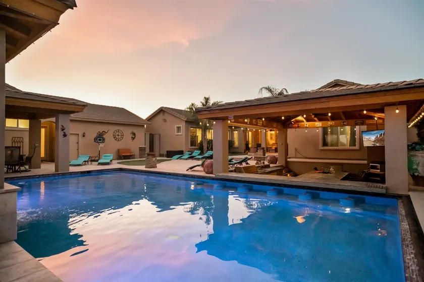 Sleeps 14! Swim Up Bar, Htd Pool, Hot Tub, Casita! - Image 1