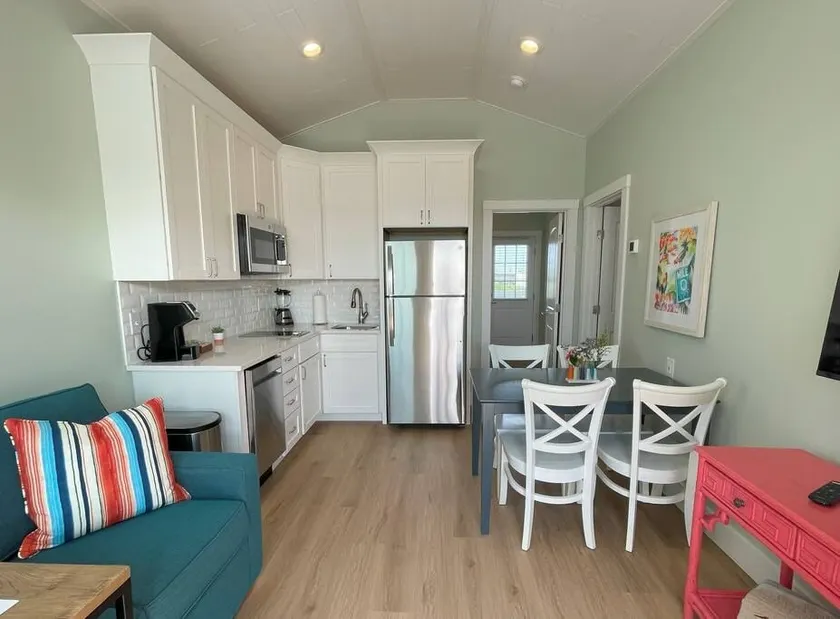 Coconut Waterfront Cottage - Image 1