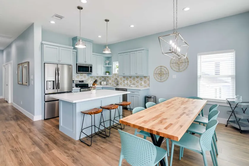 Steps to Coast! Beach Home w/ 2 Decks in Galveston - Image 1
