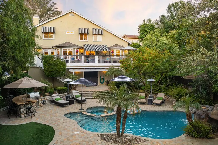 5br Home with Pool, Hot Tub, BBQ, Putting green - Image 1