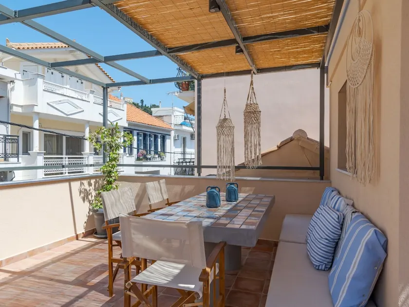 Elegant City Apartment - 250m from Solomos Square - Image 1