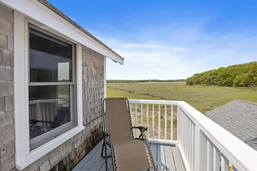 Oceanfront Getaway: Private Beach and Porch Dining - Image 1