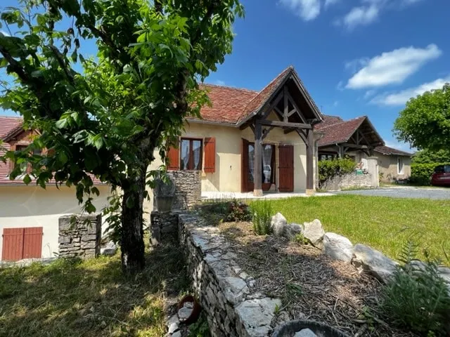 Logis Hôtels - Le Belvédère - Hôtel 2 étoiles et Restaurant - Image 1