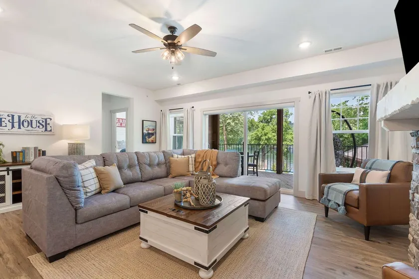 New Lakeside Haven - Picturesque - Image 1