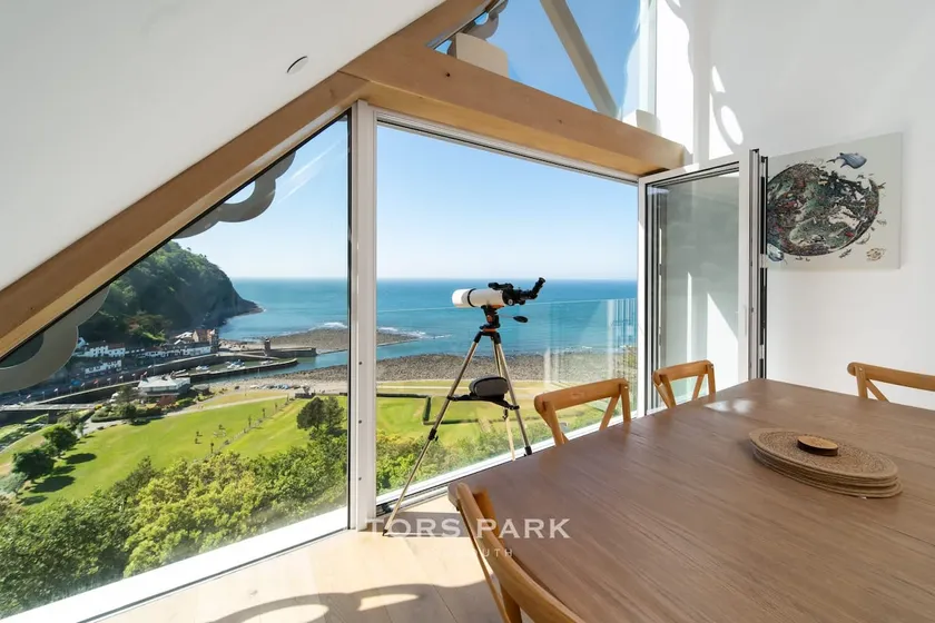 Coastal Penthouse | 3 Bed | Stunning Sea Views - Image 1