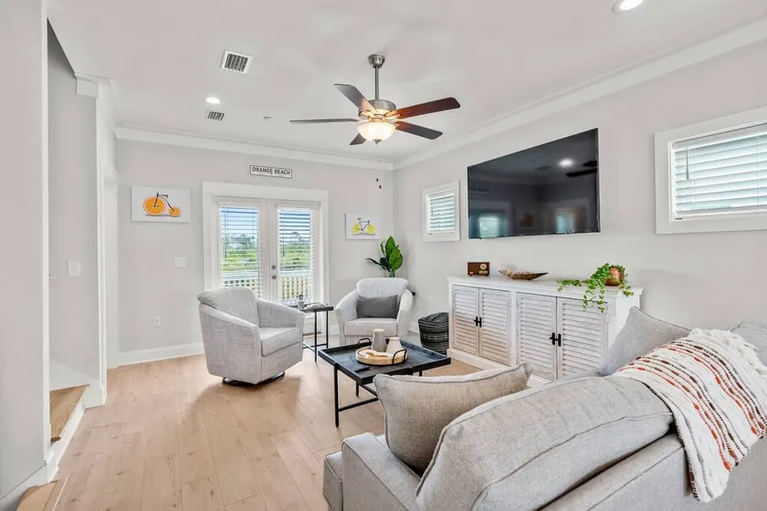 Dog Friendly|Beach House| Beach Nearby|sleeps 9! - Image 1