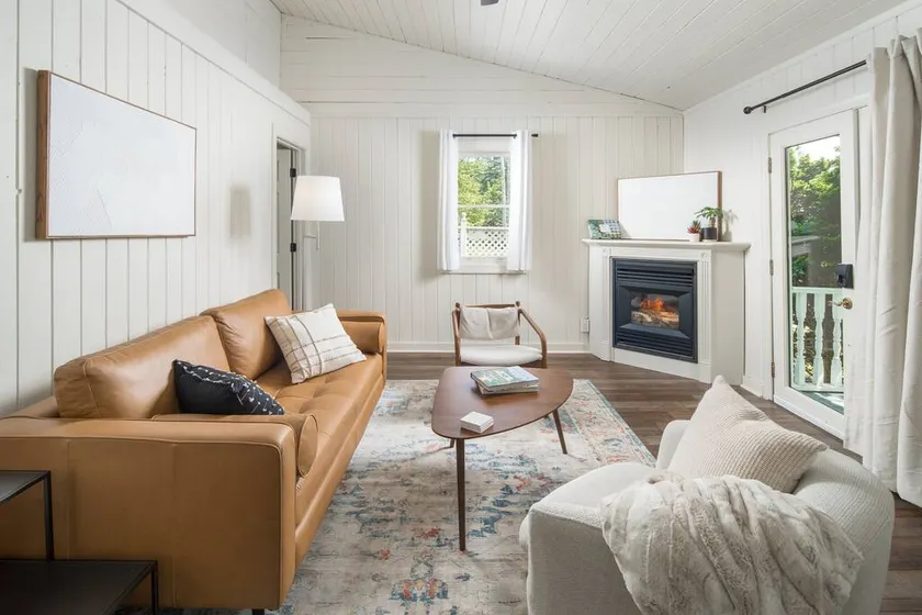 SPRING SALE | The Cottage- Walk2 Main St - Pkg - Image 1