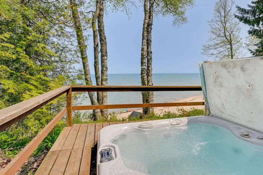 Beachy Palms Cottage on Lake Huron w/ Hot Tub! - Image 1