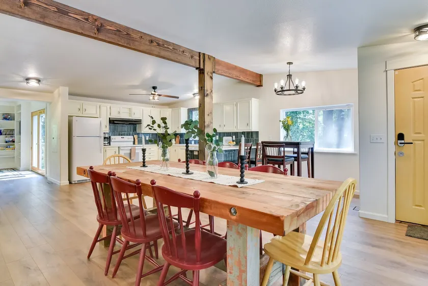 Washington Retreat: Fire Pit, Hot Tub & Ping Pong! - Image 1
