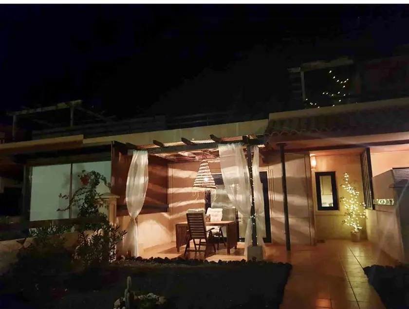 Merveilleux appartement entièrement équipé avec terrasse et jardin | Vue montagne - Image 1