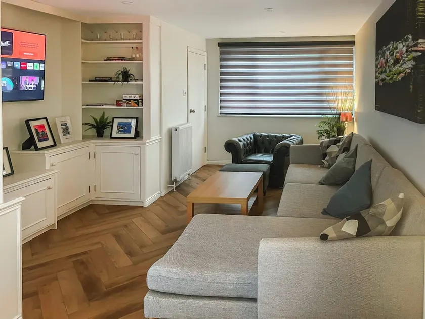 3 Bed 3 Bath Home| Windsor| Parking - By Tempstay - Image 1