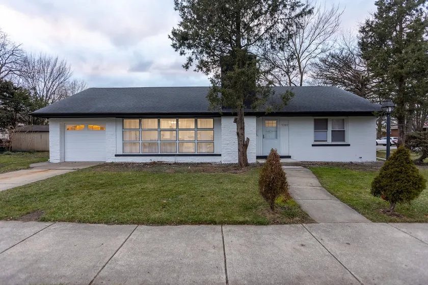 New Chic 6bd 2 bth Ranch Home, Skokie w/basement - Image 1