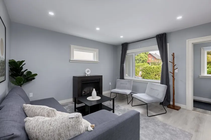 Spacious 4BR Retreat near YVR and DT - Image 1