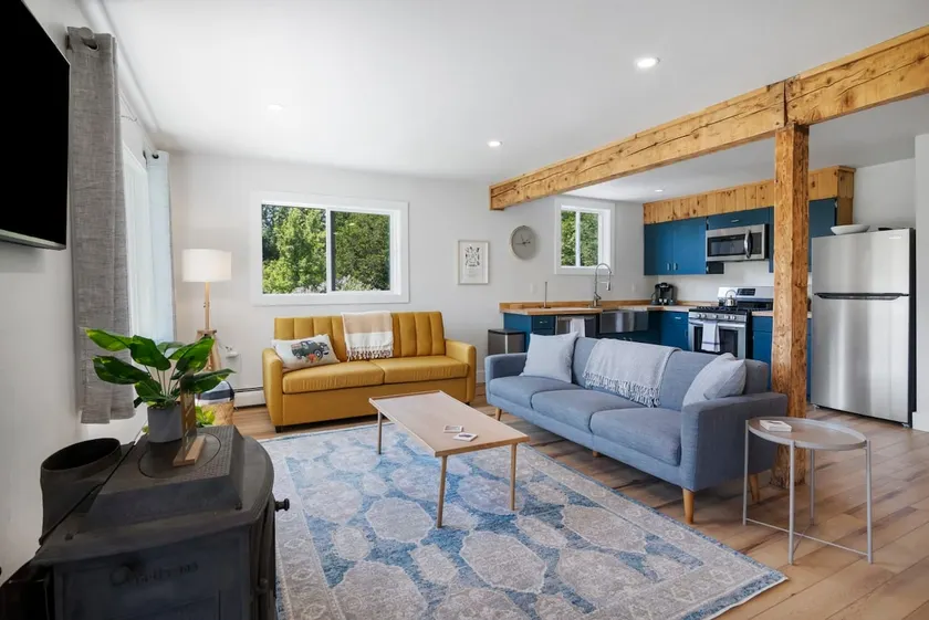 Luxury Living Space|Gorgeous Mountain Views - Image 1