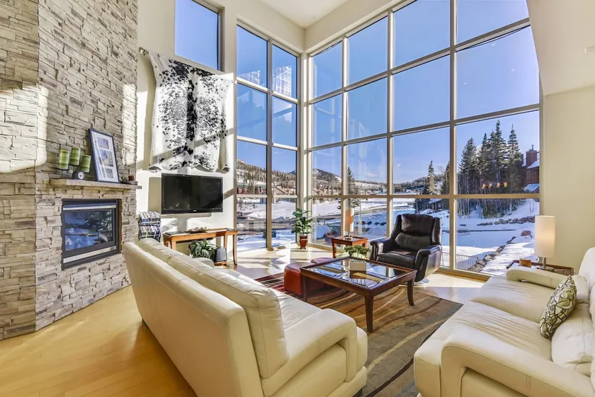 Stort moderne condo med smuk udsigt! Slap af i pejsen efter en legedag på bjerget - Image 1