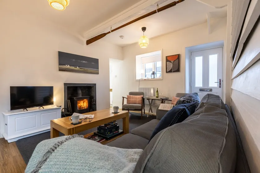 Ty Capel Bach: 3-Bed Bungalow Hermon - Image 1