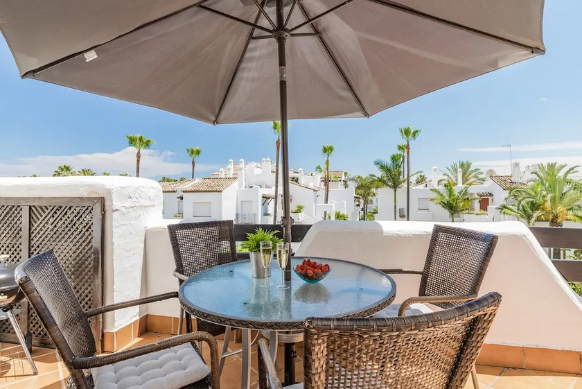 2 bedroom apt close to the sea - Image 1