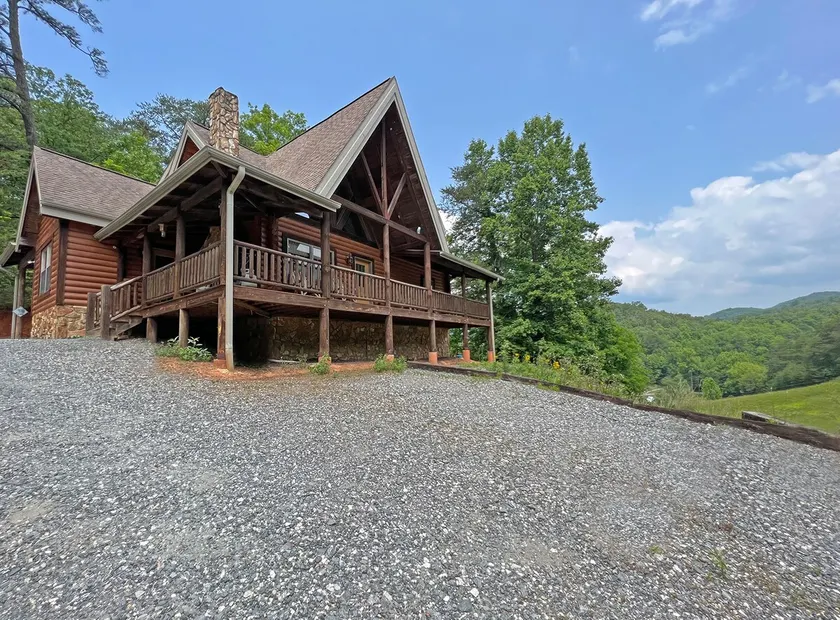Deep Creek Mountain Lodge - Image 1
