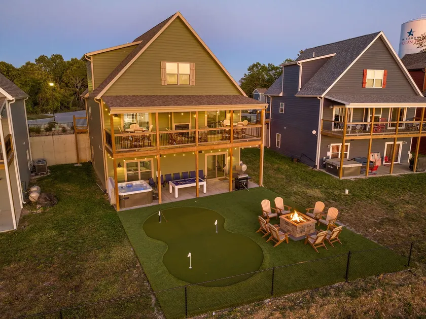 Lakeview! Private putting! Hot tub! - Image 1