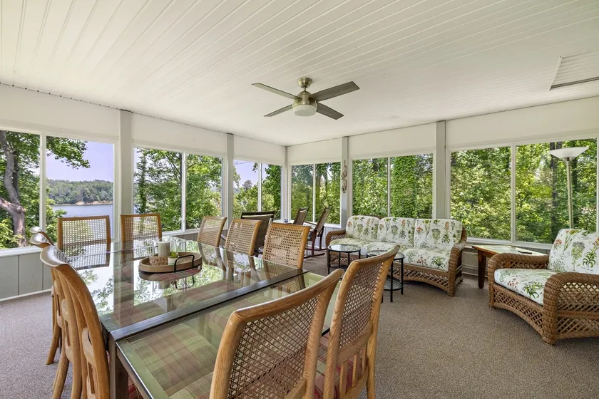 Lakefront House with Great Views - Image 1