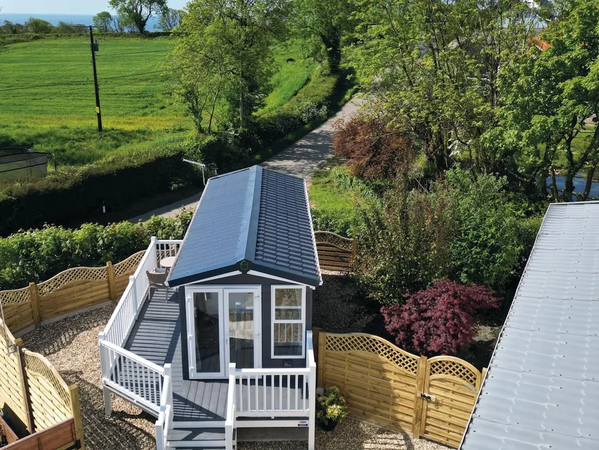 The Studio - 1 Bedroom Cabin - Amroth - Image 1