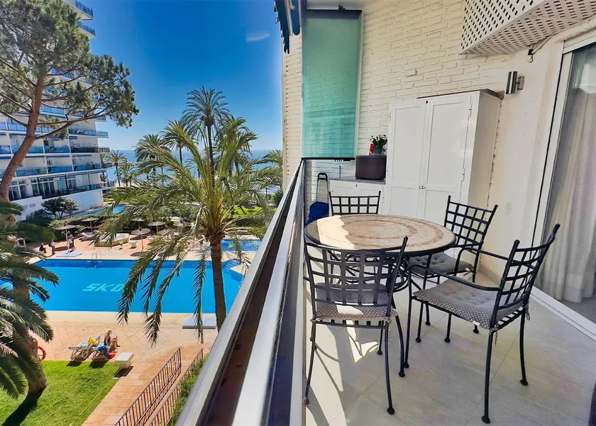 Skol 322 - 2 bed, 2 bath Beach Front Apartment Marbella - Image 1