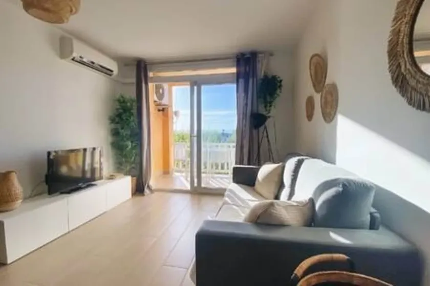Luxurious Apartment in Empuriabrava with Sea View - Image 1